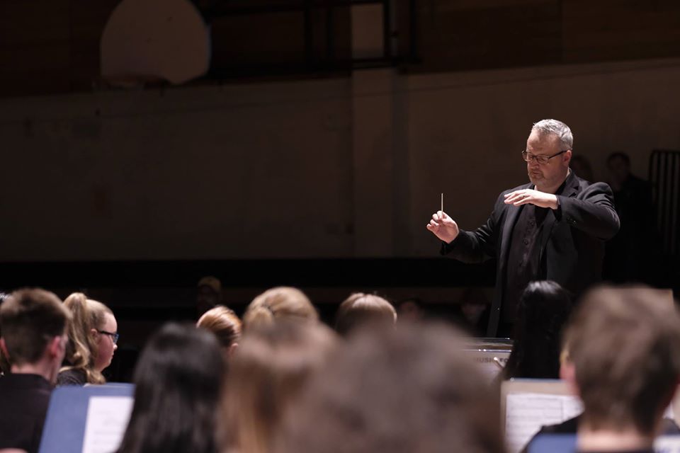 Dan Austin conducting